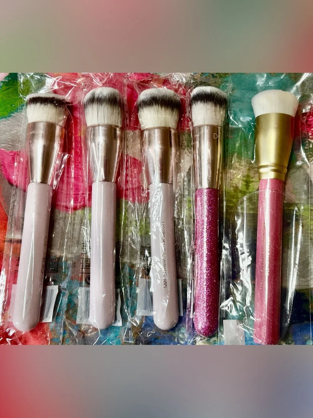 Bundle of 20 Doll 10, Mally, IT Cosmetics, Laura Gellar, & Tarte Makeup Brushes